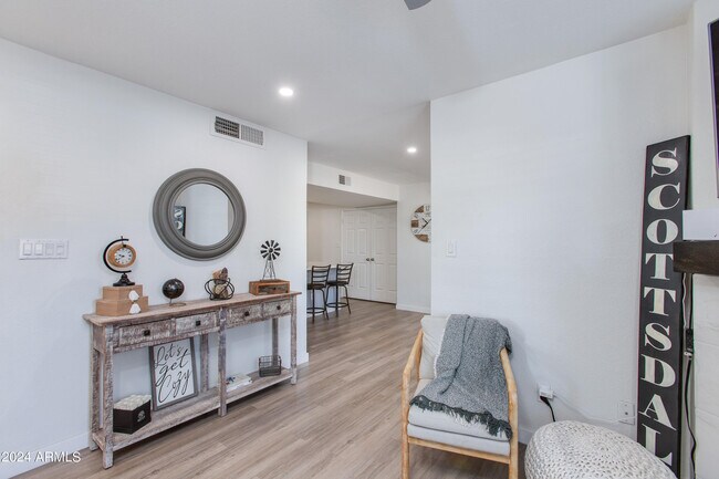 Foto del edificio - 8787 E Mountain View Rd