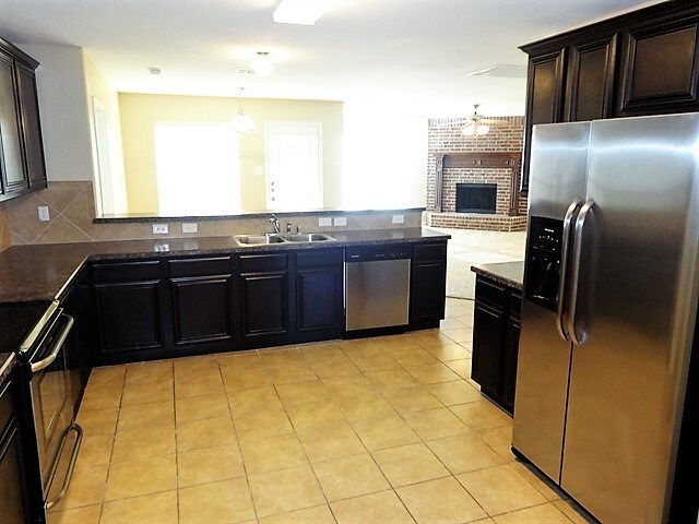 Building Photo - 2026 Wellington Pt