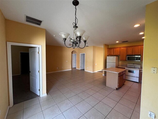 Building Photo - 1111 Hacienda Cir