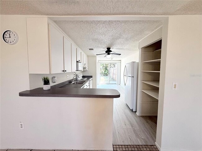 Foto del edificio - 4107 78th St W