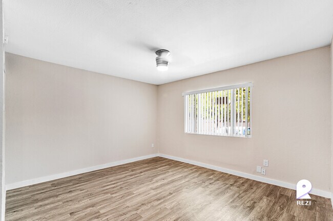 Building Photo - 1800 Patton Ln