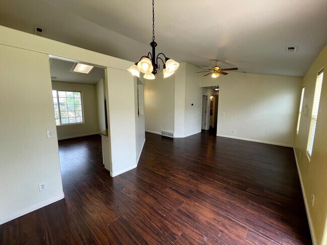 Building Photo - Great 3 Bed/2 Bath Home in Kaysville!