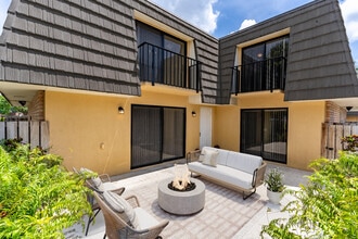 Building Photo - 622 6th Way
