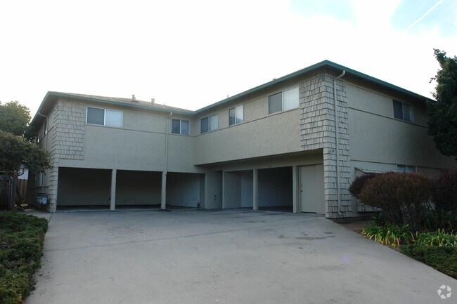 Foto del edificio - Hillcrest Manor