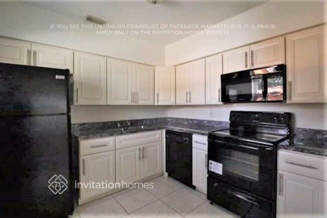 Building Photo - 15615 NE 5th Ct