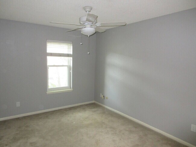 Foto del edificio - This charming 3-bedroom, 2.5-bath townhome in Memorial Club!