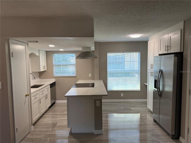 Foto del edificio - 726 Edgewater Dr