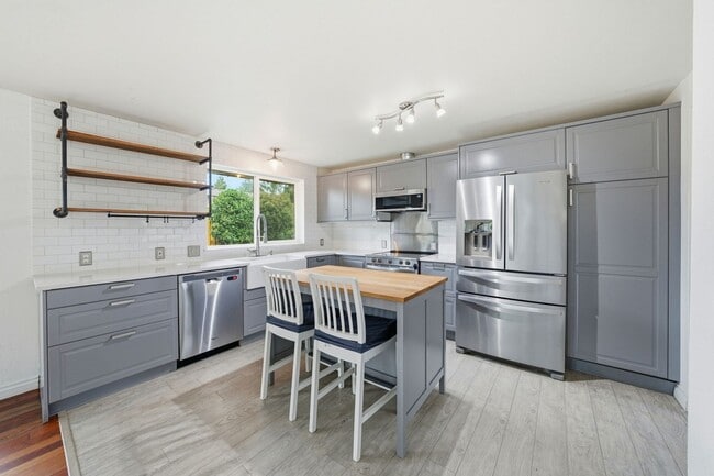 Building Photo - Spacious Lot + Modern Upgrades in Auburn