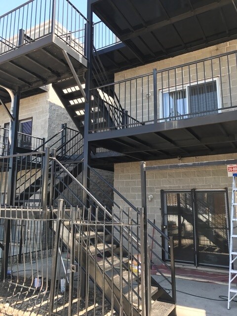 Building Photo - 1344 S Karlov Ave