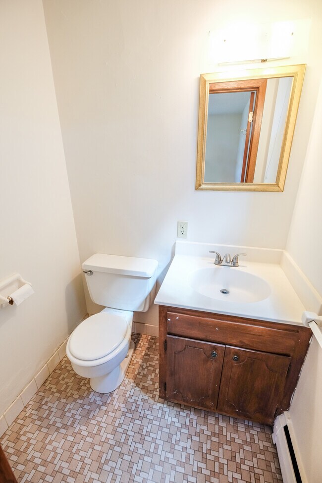 Grand Place Apartments 2158 Rentals in Saint Paul at 2158 Grand Ave