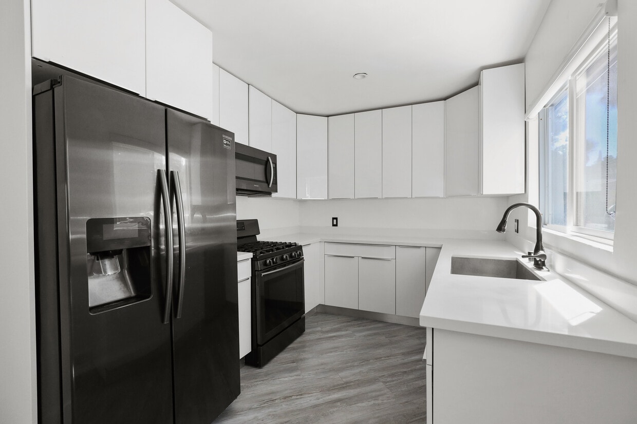 Primary Photo - 1486 Silver Lake Blvd.