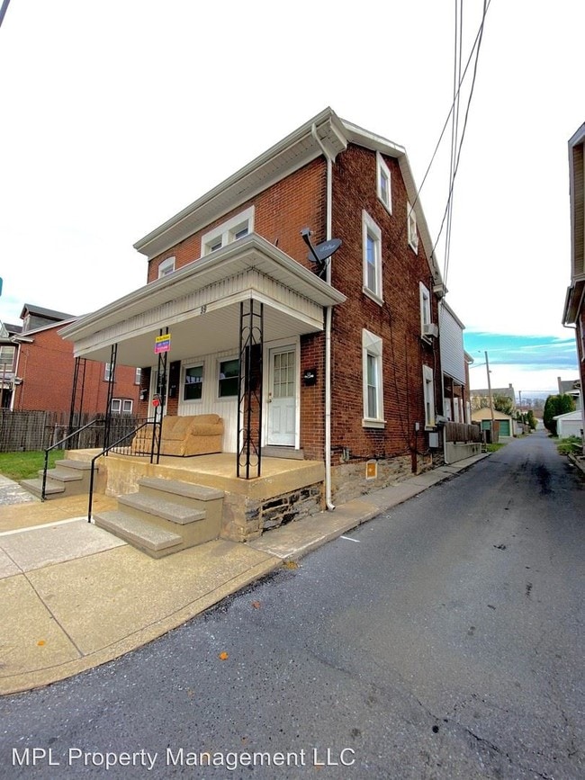 Building Photo - 39 Lehman St