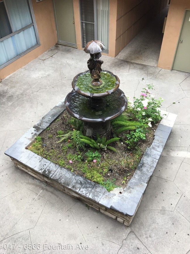 Foto del edificio - 6566 W Fountain Ave