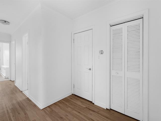 Photo du bâtiment - 2328 Rue Fleury E