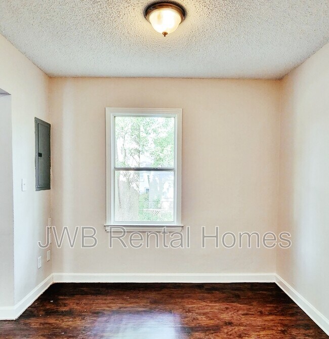 Foto del edificio - 3137 W 1st St