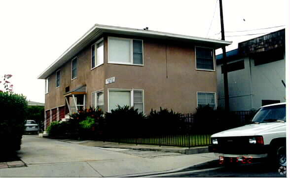 Primary Photo - 25832-25836 Oak St