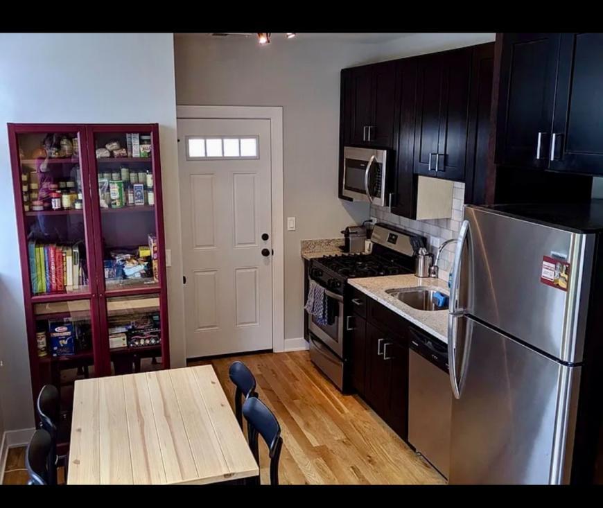 Primary Photo - 2 bedroom in Chicago IL 60625
