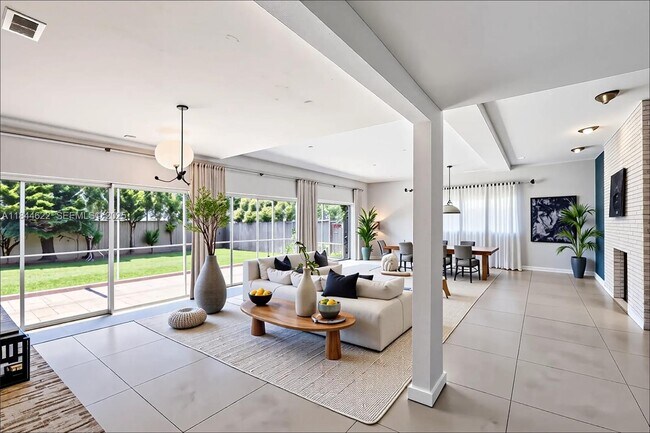 Building Photo - 1940 NE 185th Terrace