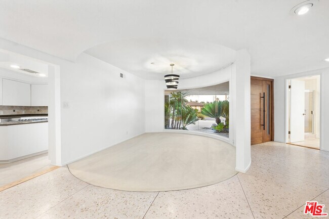 Foto del edificio - 6125 Bedford Ave