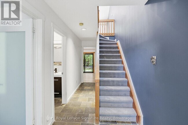 Building Photo - 585 Oxbow Crescent