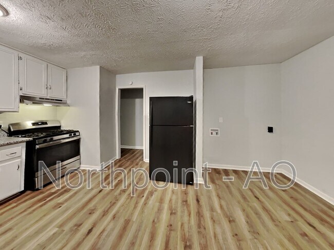 Building Photo - 4435 Lincolndale Dr