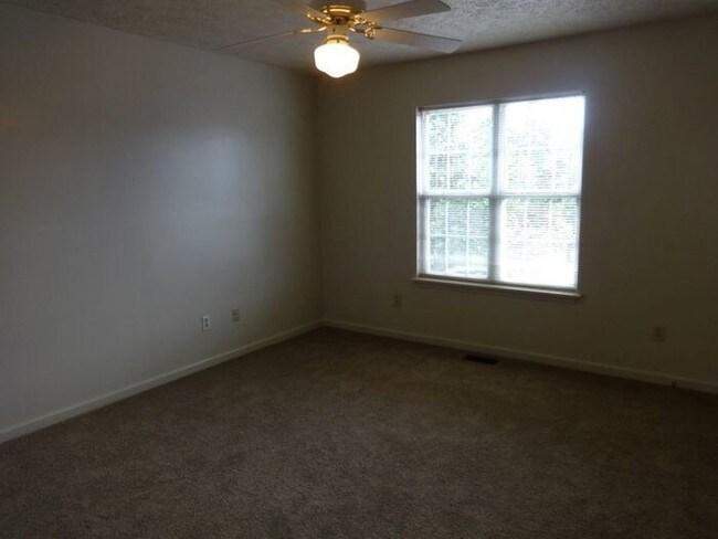 Building Photo - 604 Tally Dr