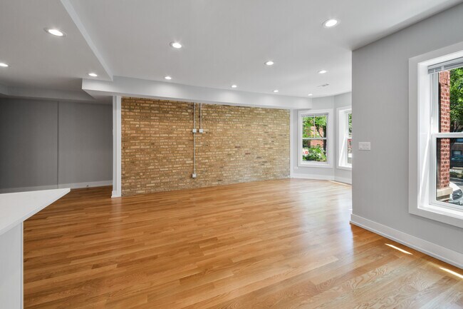 Foto del edificio - 4624 N Ashland Ave