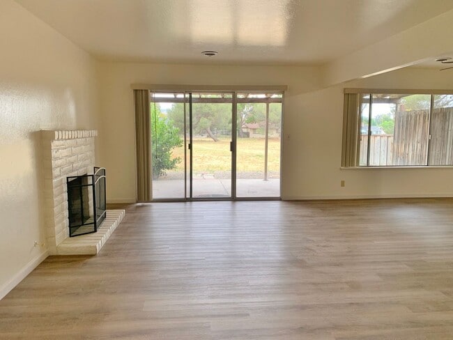 Foto del edificio - Quiet 2 Bedroom 2 Bathroom Townhouse in Ridgemark!!