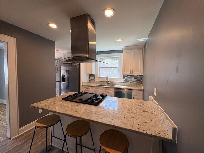 Foto del edificio - Charming 2/2 With Fenced In Backyard Move In Ready Now!