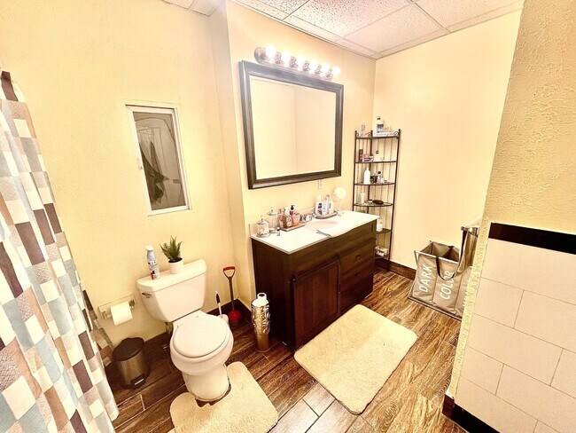 Bathroom - 502 River St