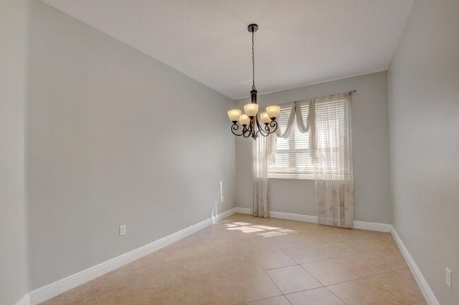 Foto del edificio - 9860 Woolworth Ct