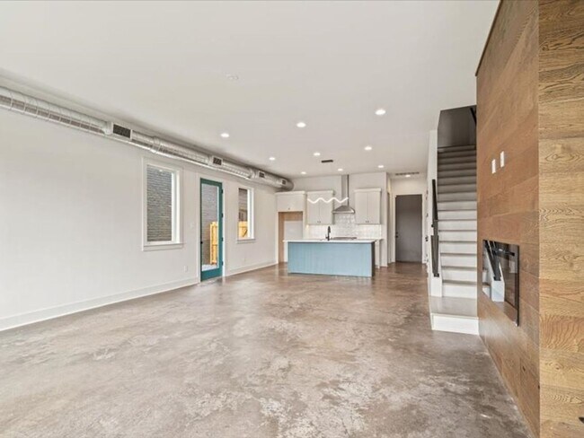 Building Photo - quartz counters open floor plan built in 2...