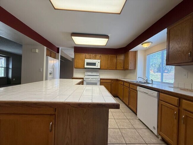 Foto del edificio - Beautiful Briargate Living: 5 Bedrooms, Walk-In Closets & 5-Piece Suite | Move-In Special: $500 O...