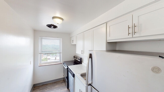 Building Photo - Lebanon Vue