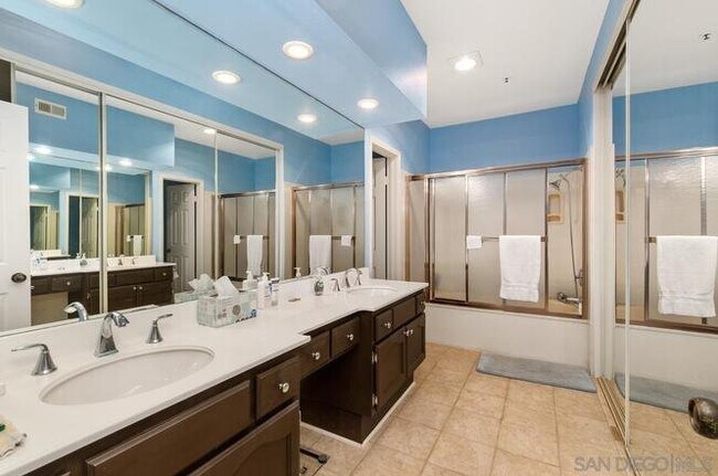 Foto del edificio - 5875 Friars Rd