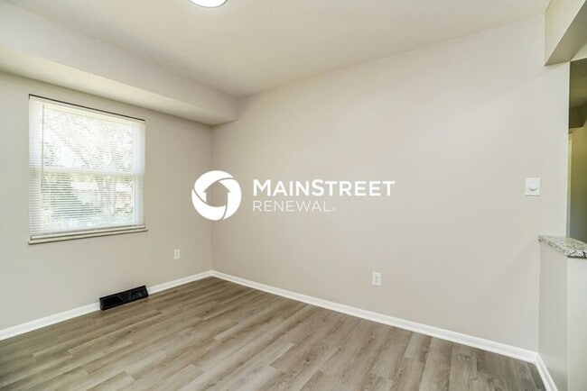 Building Photo - 3 Bedroom Pet-Friendly Home in Columbus, OH with Main Street Renewal