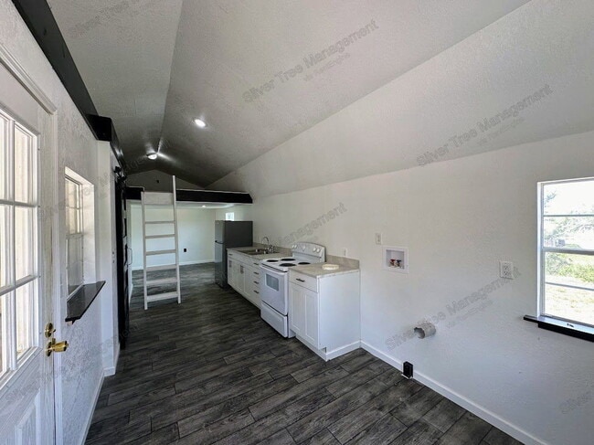 Building Photo - 260 Lark Meadow Dr