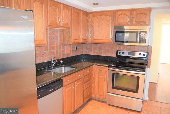 Building Photo - 39 Carolina Ct