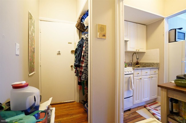 Foto del edificio - Studio, 1 bath  - 50 Park Vale Ave # 21NL