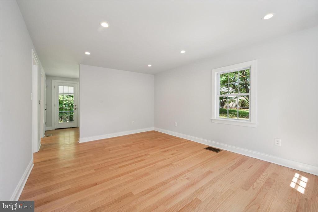 Primary Photo - 404 4th Ave