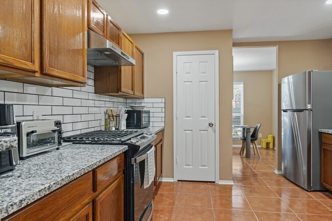 Building Photo - 16122 Taloncrest Dr