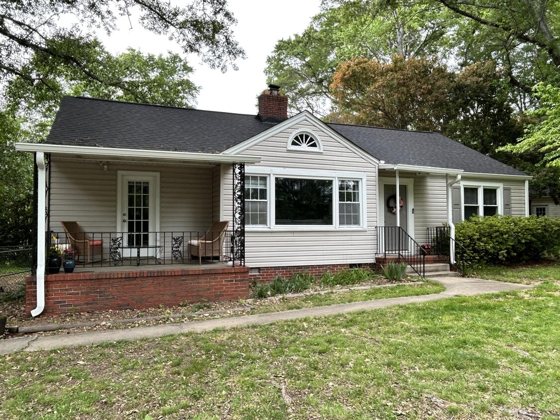 Photo - 319 Clarendon Dr (Clemson, SC)