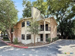 Building Photo - 421 W San Antonio St
