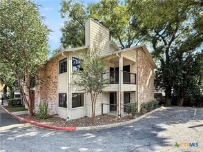 Building Photo - 421 W San Antonio St