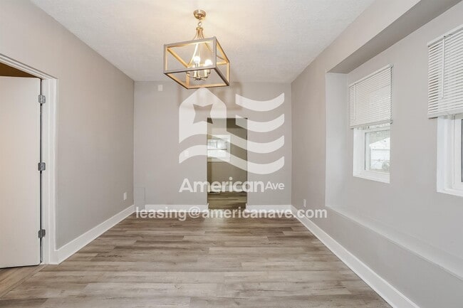 Building Photo - 902 Bye St