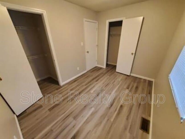 Foto del edificio - 2462 E Clayton Dr