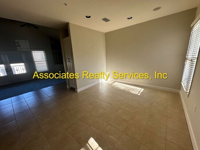 Foto del edificio - Live in Haile Market Square!  Now Available – 3BR/2BA unit