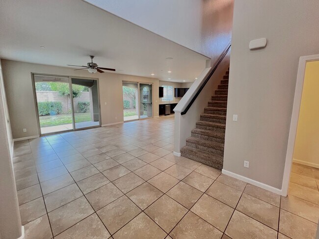 Foto del edificio - $2,695 Ashlan & Dewolf, 4 bedroom - Buckin...