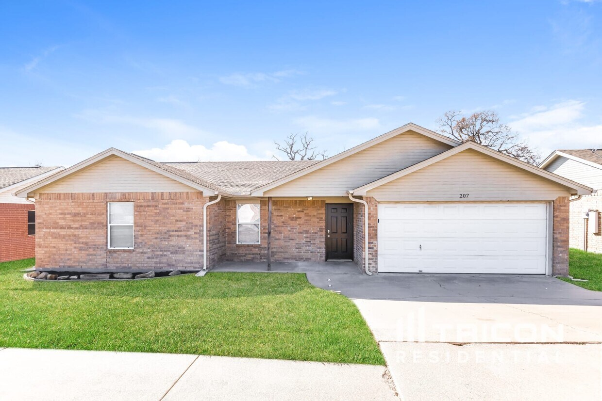 207 Dean Court Granbury TX House Rental in Granbury, TX