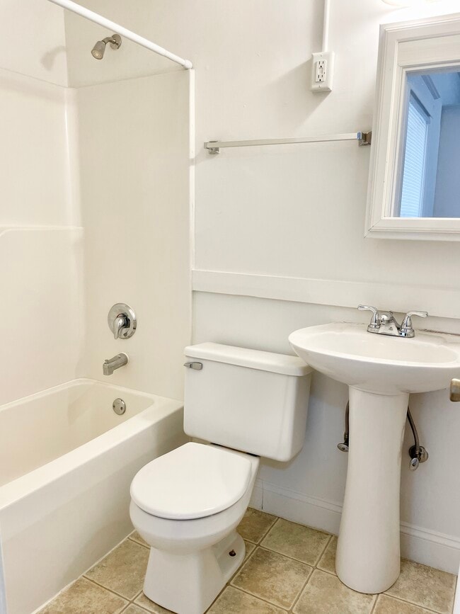 Building Photo - 803 W Edwards St